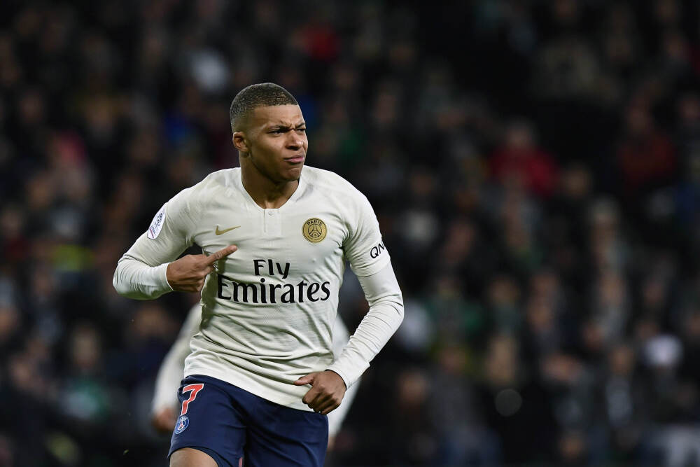   蓝色光标赴港IPO：AI创收大增3倍，股东悄悄撤了